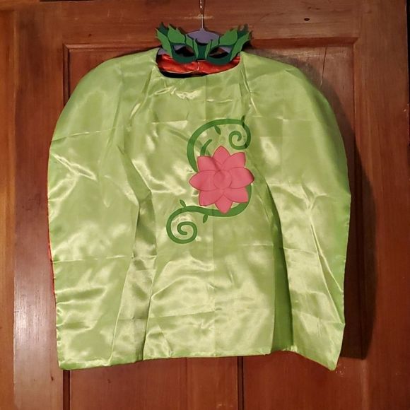 NEW DC's Poison Ivy Cape with Mask - Picture 1 of 2